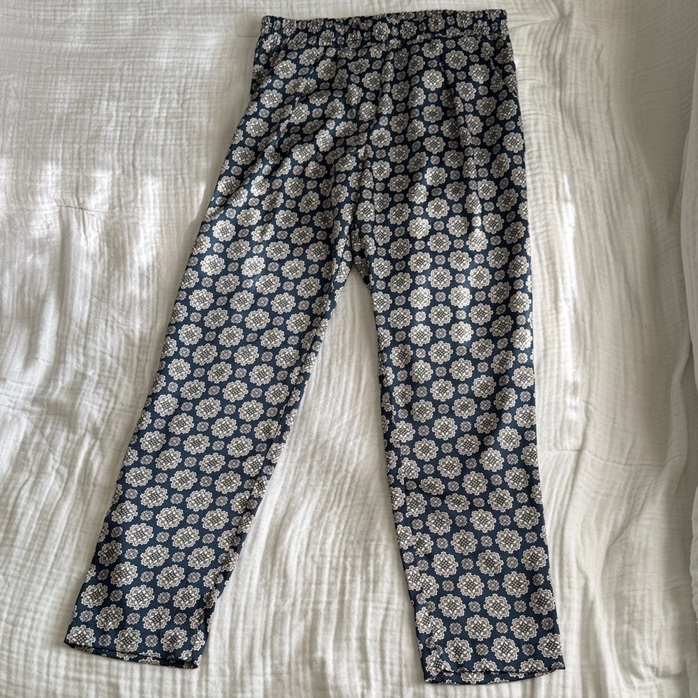 Forever 21 baroque pattern satiny pants